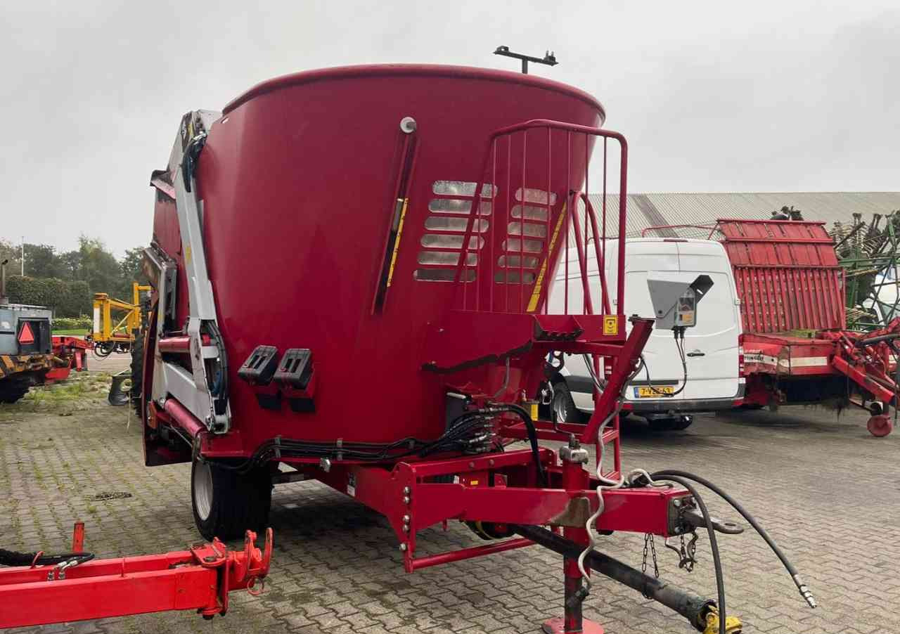 BVL V-Mix 12 LS Voermengwagen Voermachines - عربة خلط الأعلاف: صورة 2 BVL V-Mix 12 LS Voermengwagen Voermachines - عربة خلط الأعلاف: صورة 2