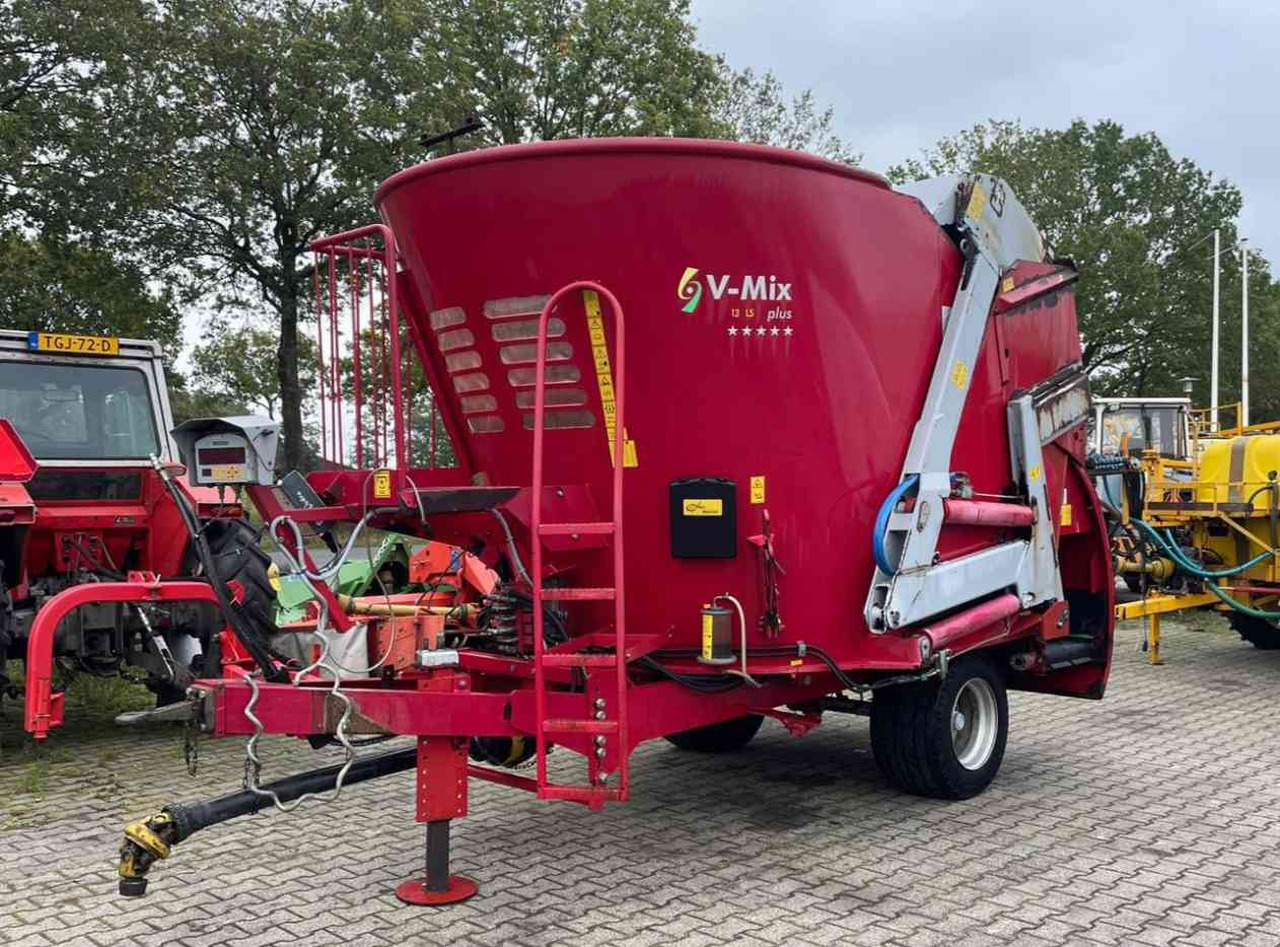 BVL V-Mix 12 LS Voermengwagen Voermachines - عربة خلط الأعلاف: صورة 1 BVL V-Mix 12 LS Voermengwagen Voermachines - عربة خلط الأعلاف: صورة 1