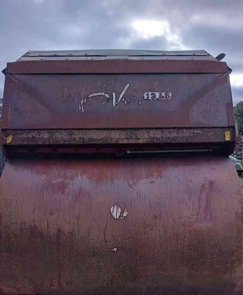 BVL V-Mix Plus 12 LS voermengwagen voermachines - عربة خلط الأعلاف: صورة 4 BVL V-Mix Plus 12 LS voermengwagen voermachines - عربة خلط الأعلاف: صورة 4
