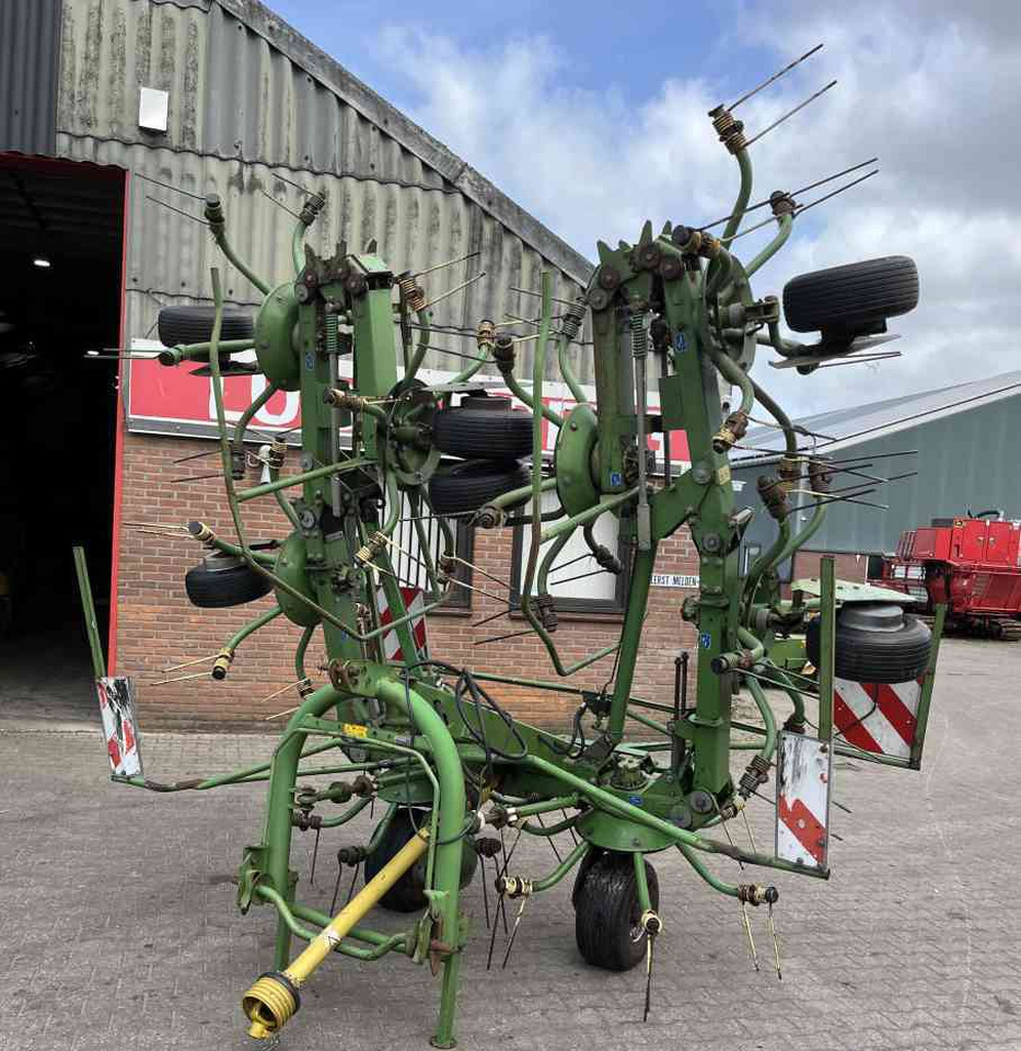 Krone KW 8.80/8 Schudder Tedder Kreiselheuer weidebouwmachines - آلة تيبيس العشب/ آلة جمع العشب: صورة 1 Krone KW 8.80/8 Schudder Tedder Kreiselheuer weidebouwmachines - آلة تيبيس العشب/ آلة جمع العشب: صورة 1