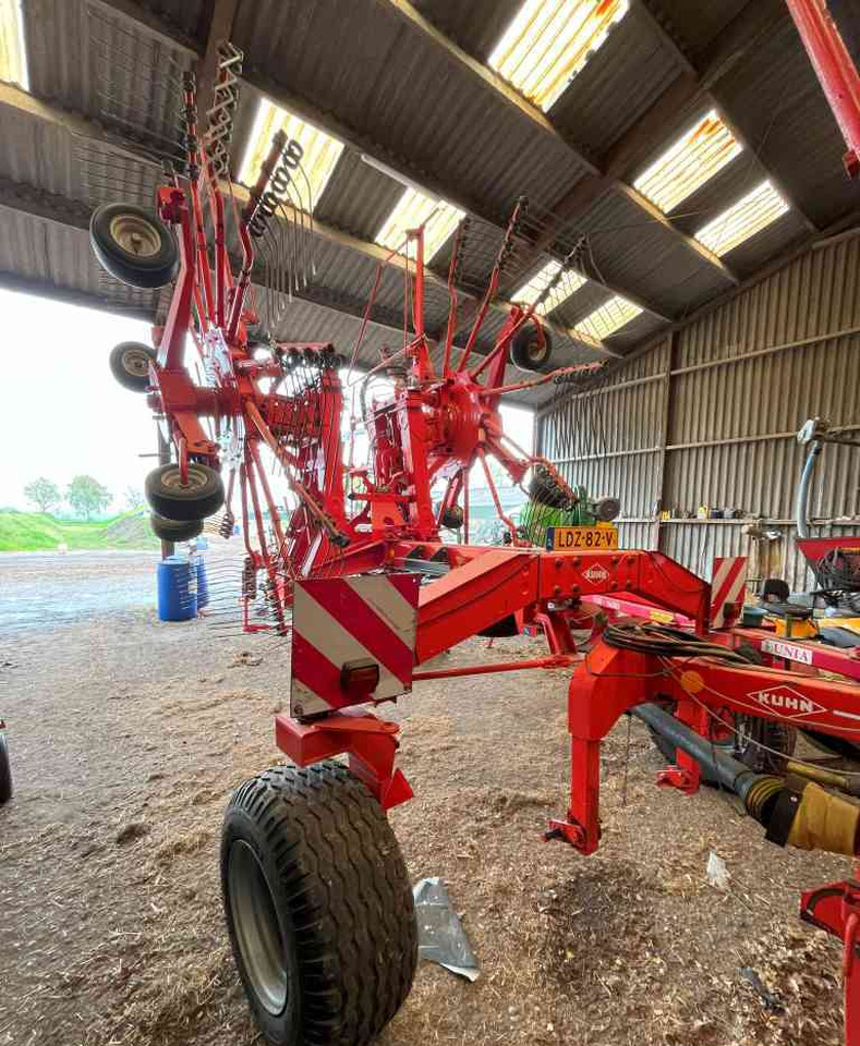Kuhn GA 8521 zwadhark zwiller rugger rake weidebouwmachines - آلة تيبيس العشب/ آلة جمع العشب: صورة 4 Kuhn GA 8521 zwadhark zwiller rugger rake weidebouwmachines - آلة تيبيس العشب/ آلة جمع العشب: صورة 4