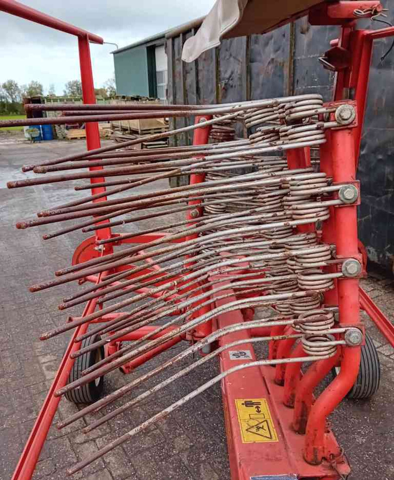 Kuhn GA4101GM zwadhark *Verkocht/sold* - آلة تيبيس العشب/ آلة جمع العشب: صورة 4 Kuhn GA4101GM zwadhark *Verkocht/sold* - آلة تيبيس العشب/ آلة جمع العشب: صورة 4