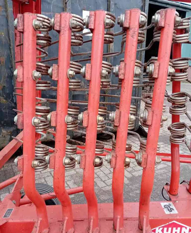 Kuhn GA4101GM zwadhark *Verkocht/sold* - آلة تيبيس العشب/ آلة جمع العشب: صورة 5 Kuhn GA4101GM zwadhark *Verkocht/sold* - آلة تيبيس العشب/ آلة جمع العشب: صورة 5