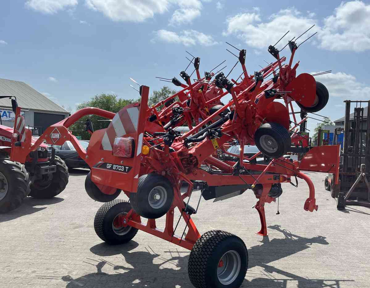 Kuhn GF8703T Schudder Tedder Kreiselheuer weidebouwmachines - آلة تيبيس العشب/ آلة جمع العشب: صورة 5 Kuhn GF8703T Schudder Tedder Kreiselheuer weidebouwmachines - آلة تيبيس العشب/ آلة جمع العشب: صورة 5