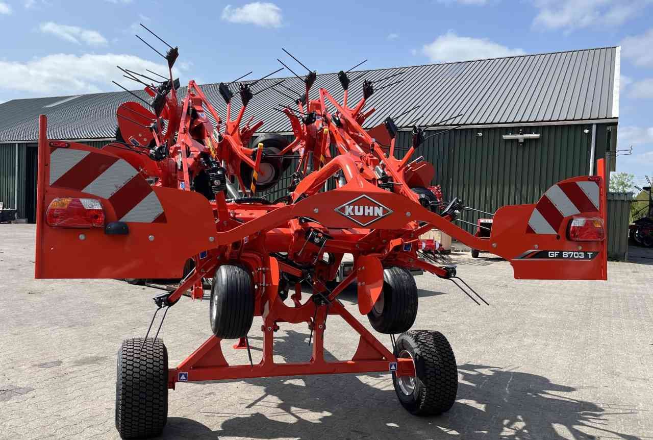 Kuhn GF8703T Schudder Tedder Kreiselheuer weidebouwmachines - آلة تيبيس العشب/ آلة جمع العشب: صورة 4 Kuhn GF8703T Schudder Tedder Kreiselheuer weidebouwmachines - آلة تيبيس العشب/ آلة جمع العشب: صورة 4