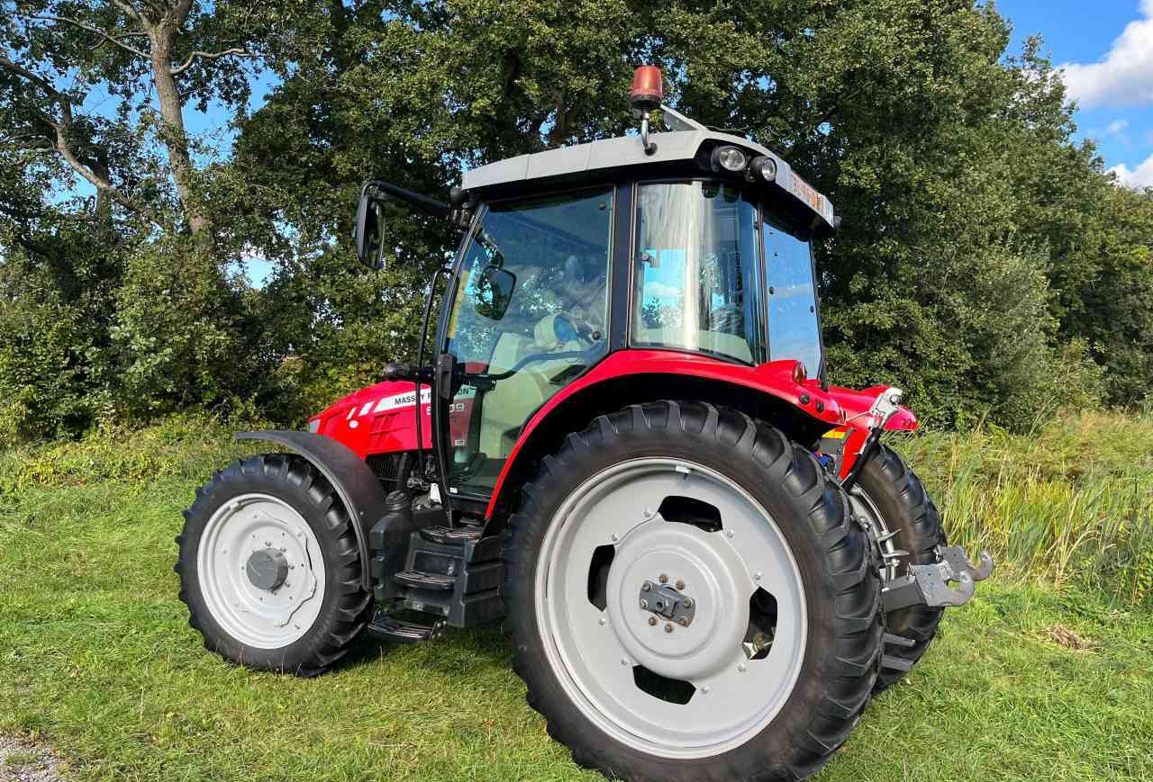 Massey Ferguson 5609 Dyna-4 Essential - جرار: صورة 3 Massey Ferguson 5609 Dyna-4 Essential - جرار: صورة 3