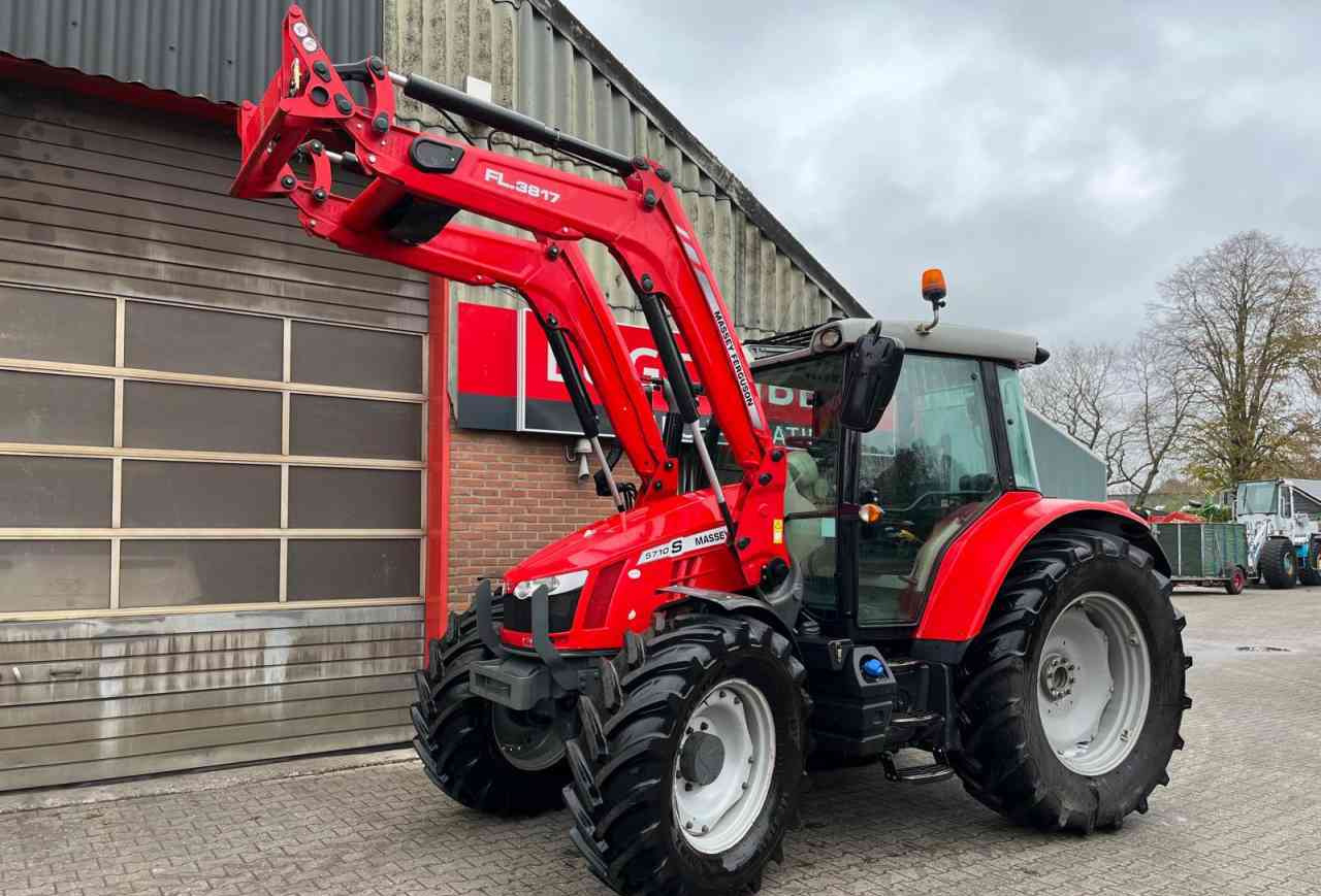 Massey Ferguson 5710S Dyna-4 Essential Voorlader Tractoren - جرار: صورة 1 Massey Ferguson 5710S Dyna-4 Essential Voorlader Tractoren - جرار: صورة 1