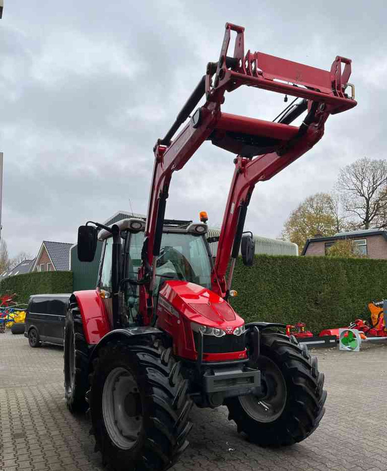 Massey Ferguson 5710S Dyna-4 Essential Voorlader Tractoren - جرار: صورة 3 Massey Ferguson 5710S Dyna-4 Essential Voorlader Tractoren - جرار: صورة 3