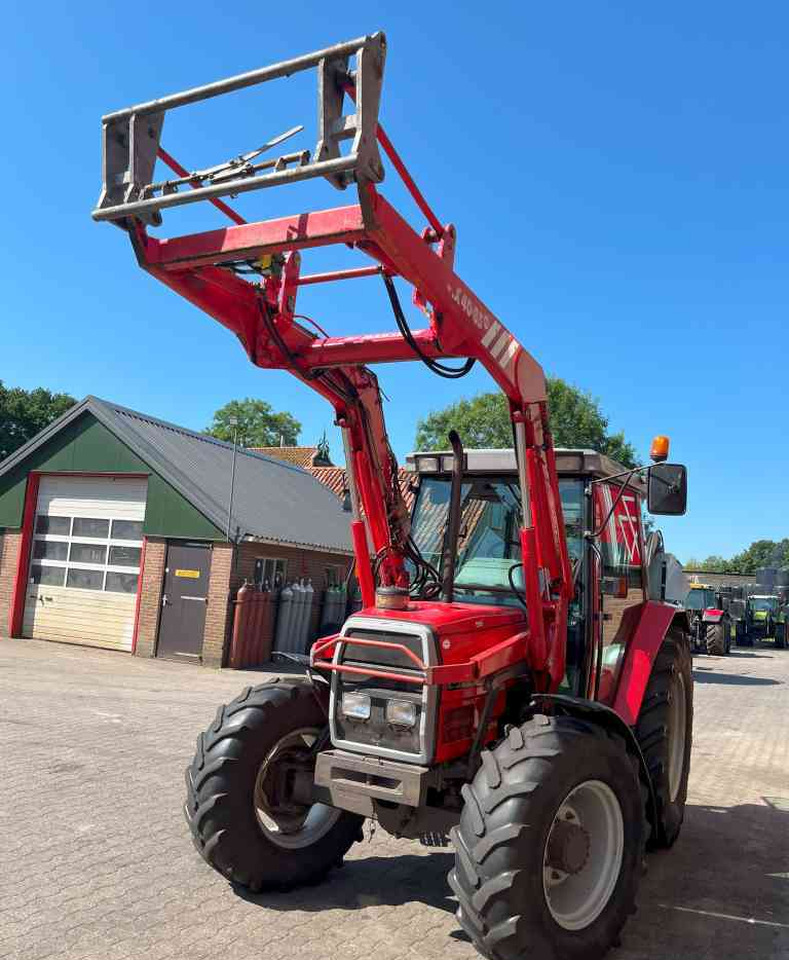 Massey Ferguson 6140 Dynashift met Mailleux voorlader tractoren *Verkocht/sold* - جرار: صورة 4 Massey Ferguson 6140 Dynashift met Mailleux voorlader tractoren *Verkocht/sold* - جرار: صورة 4