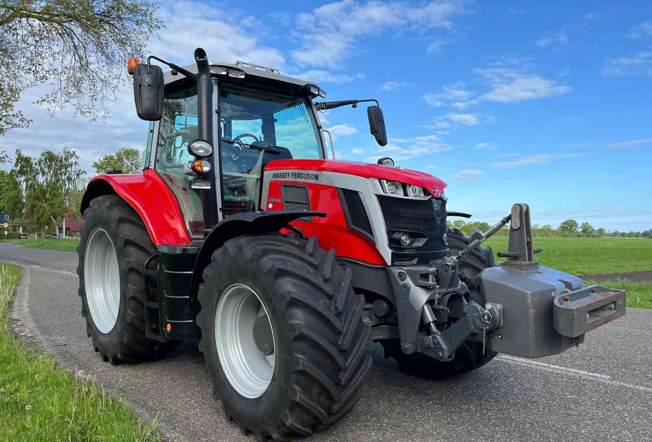Massey Ferguson 6S.165 Dyna-6 Efficient - جرار: صورة 1 Massey Ferguson 6S.165 Dyna-6 Efficient - جرار: صورة 1