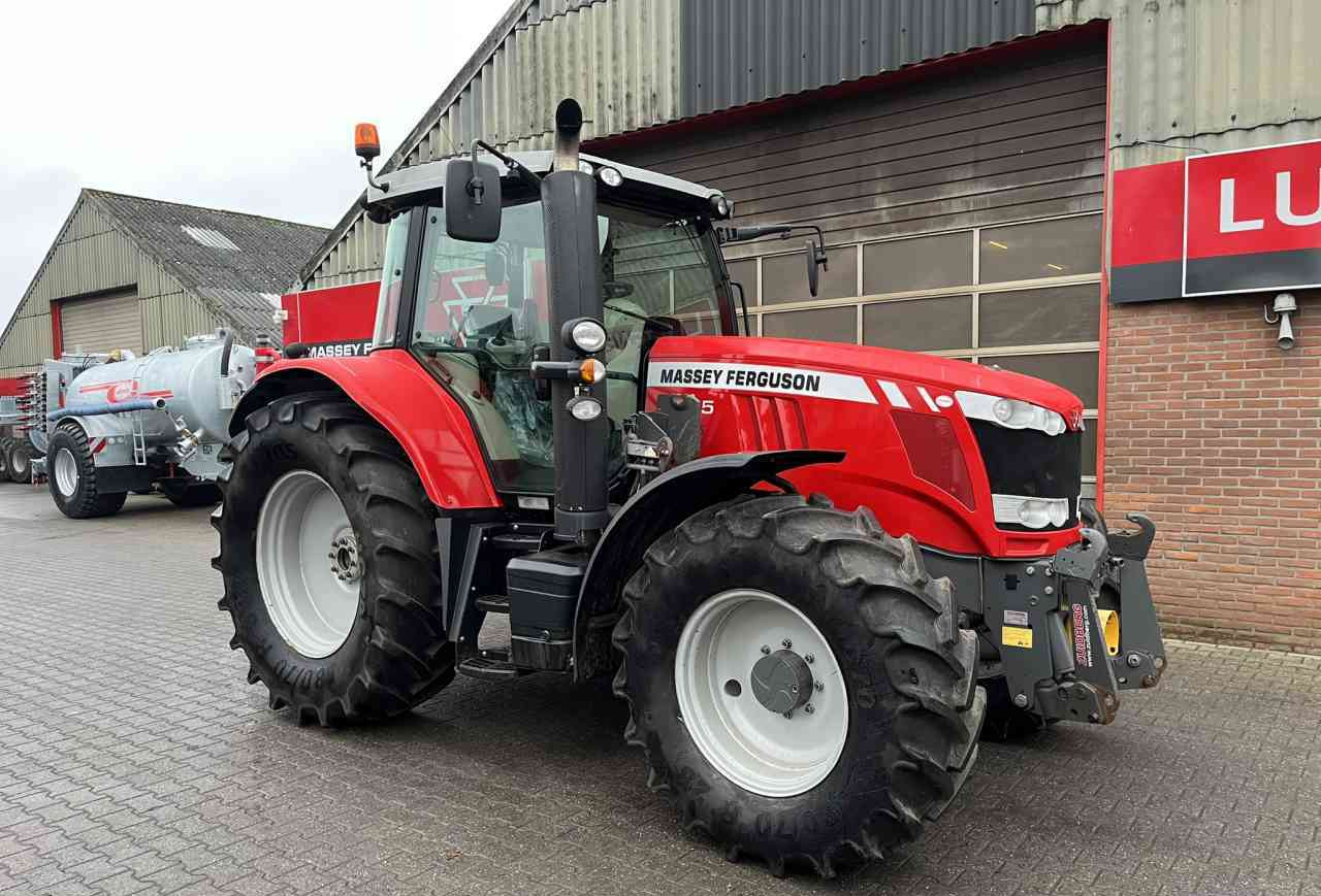 Massey Ferguson 7715 Dyna-6 Essential Tractoren - جرار: صورة 2 Massey Ferguson 7715 Dyna-6 Essential Tractoren - جرار: صورة 2