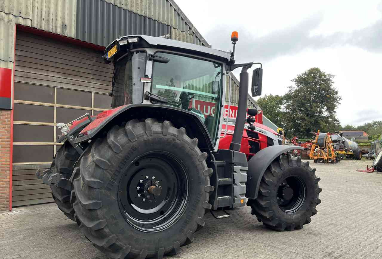 Massey Ferguson 8S.225 Dyna-VT Exclusive Tractoren - جرار: صورة 3 Massey Ferguson 8S.225 Dyna-VT Exclusive Tractoren - جرار: صورة 3