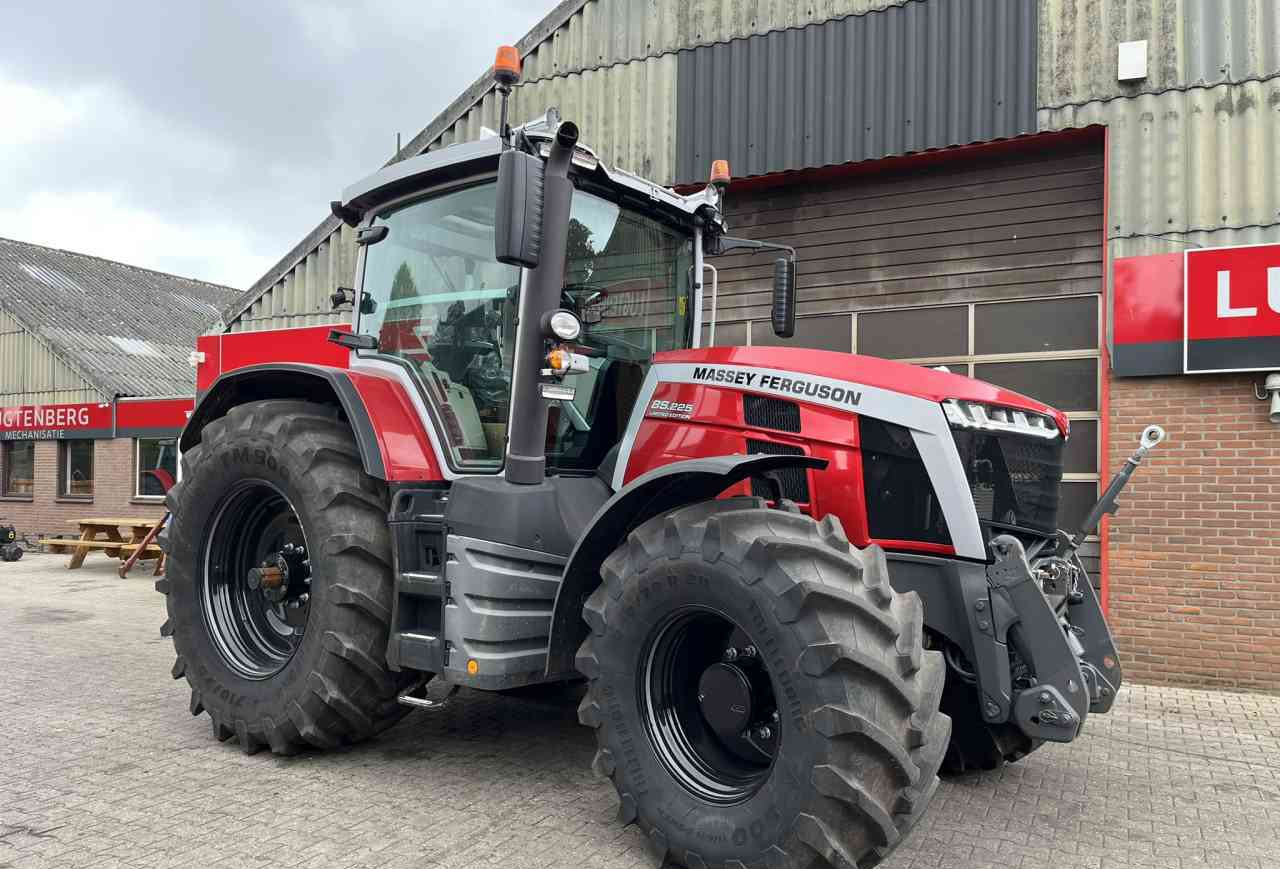 Massey Ferguson 8S.225 Dyna-VT Exclusive Tractoren - جرار: صورة 1 Massey Ferguson 8S.225 Dyna-VT Exclusive Tractoren - جرار: صورة 1