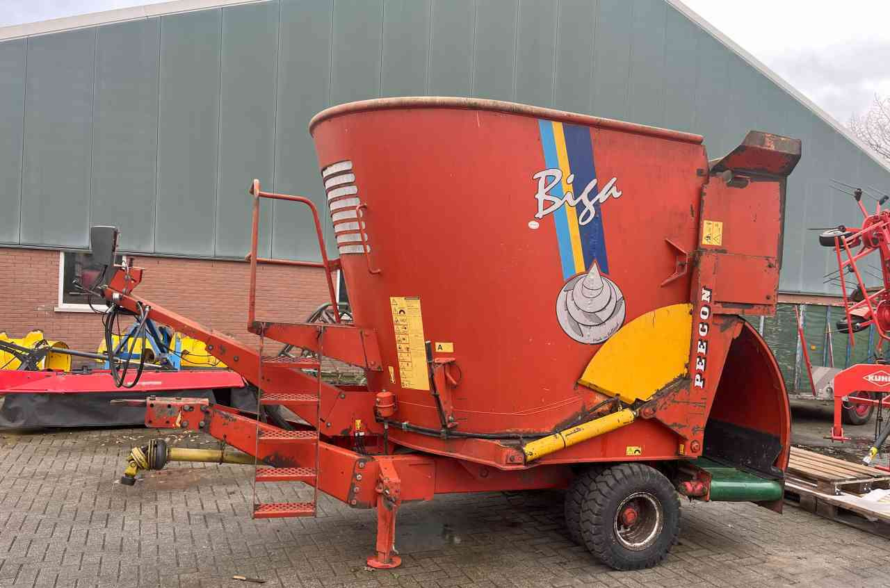 Peecon BIGA 10 voermengwagen, laadklep, voermachines - عربة خلط الأعلاف: صورة 1 Peecon BIGA 10 voermengwagen, laadklep, voermachines - عربة خلط الأعلاف: صورة 1