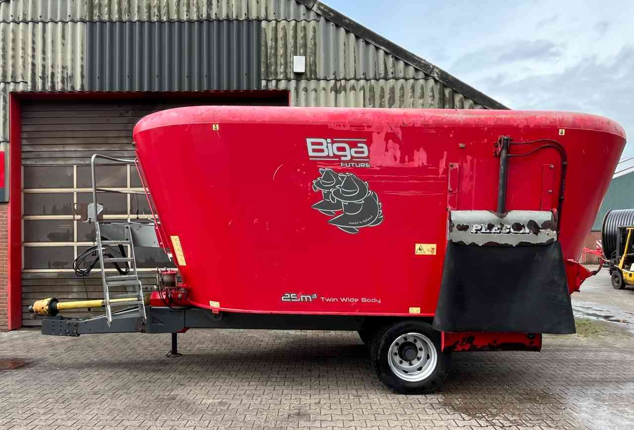 Peecon VME 250 Voermengwagen voermachines - عربة خلط الأعلاف: صورة 1 Peecon VME 250 Voermengwagen voermachines - عربة خلط الأعلاف: صورة 1