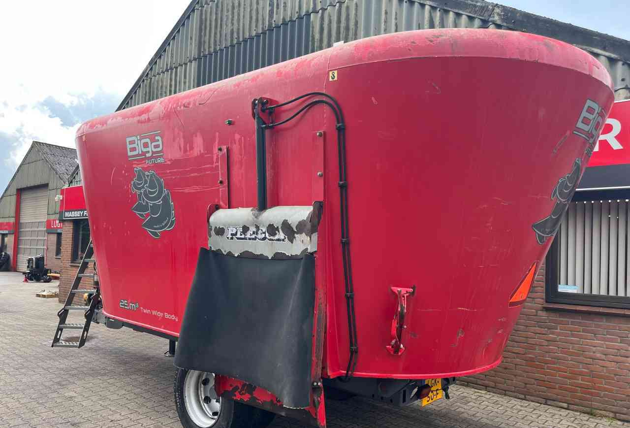 Peecon VME 250 Voermengwagen voermachines - عربة خلط الأعلاف: صورة 5 Peecon VME 250 Voermengwagen voermachines - عربة خلط الأعلاف: صورة 5