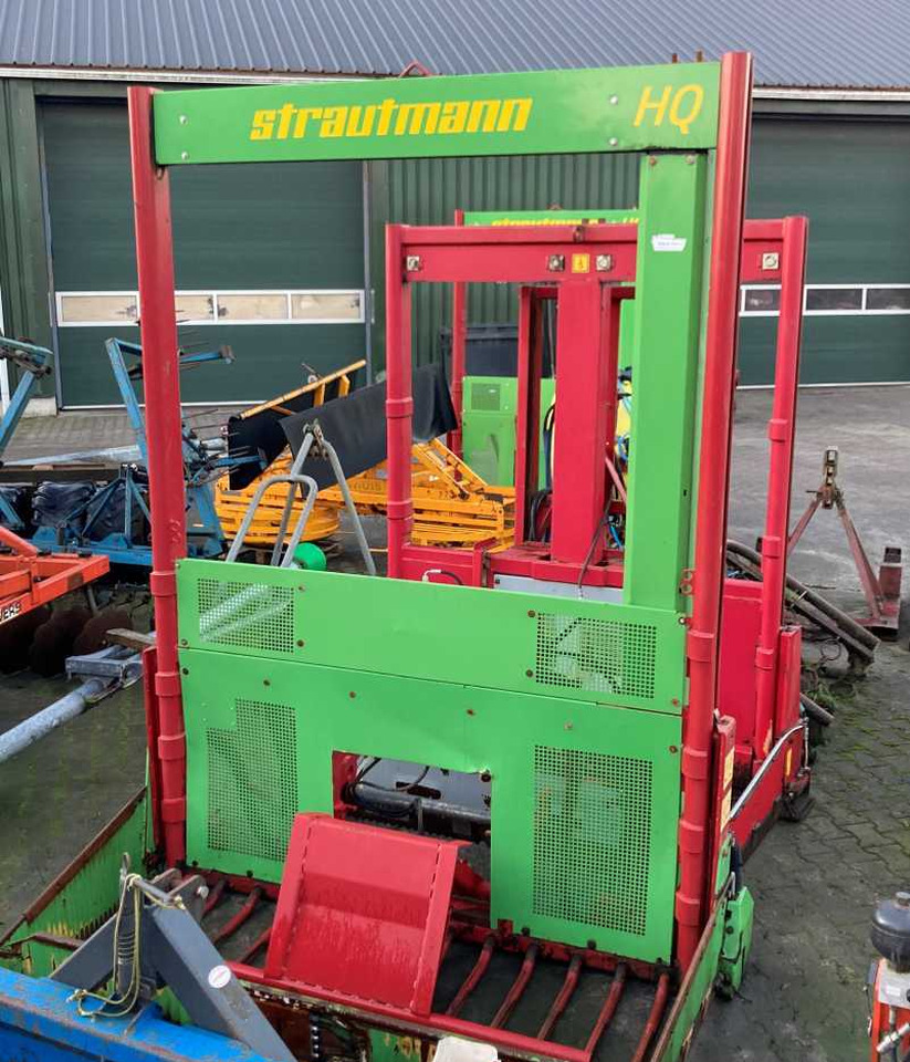 Strautmann HQ 3800 kuilsnijder voermachines - معدات السيلاج: صورة 1 Strautmann HQ 3800 kuilsnijder voermachines - معدات السيلاج: صورة 1