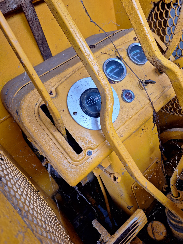 Massey Ferguson MF200 - اللودر المجنزر: صورة 2 Massey Ferguson MF200 - اللودر المجنزر: صورة 2