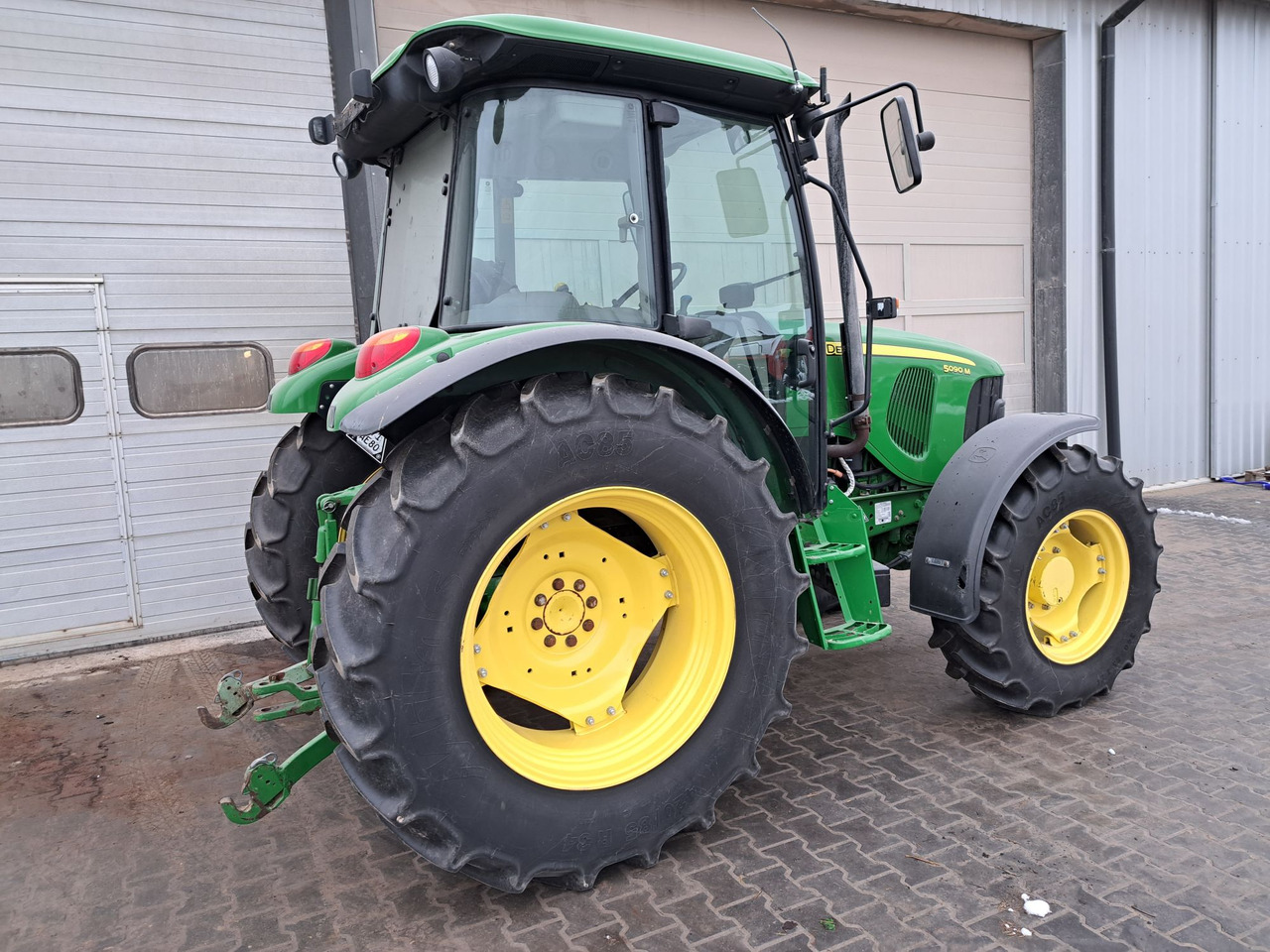 Ciągnik John Deere 5090m - جرار: صورة 4 Ciągnik John Deere 5090m - جرار: صورة 4