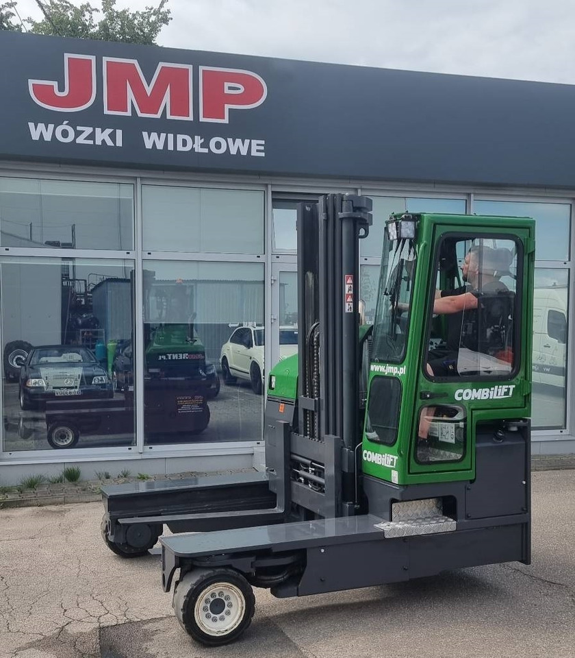 Combilift C 4000 MK4 DIESEL - شاحنة مناولة بأربعة اتجاهات: صورة 1 Combilift C 4000 MK4 DIESEL - شاحنة مناولة بأربعة اتجاهات: صورة 1