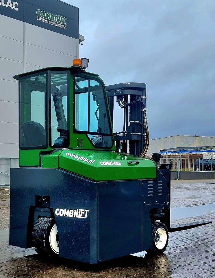 Combilift CBE 2500 - شاحنة مناولة بأربعة اتجاهات: صورة 3 Combilift CBE 2500 - شاحنة مناولة بأربعة اتجاهات: صورة 3