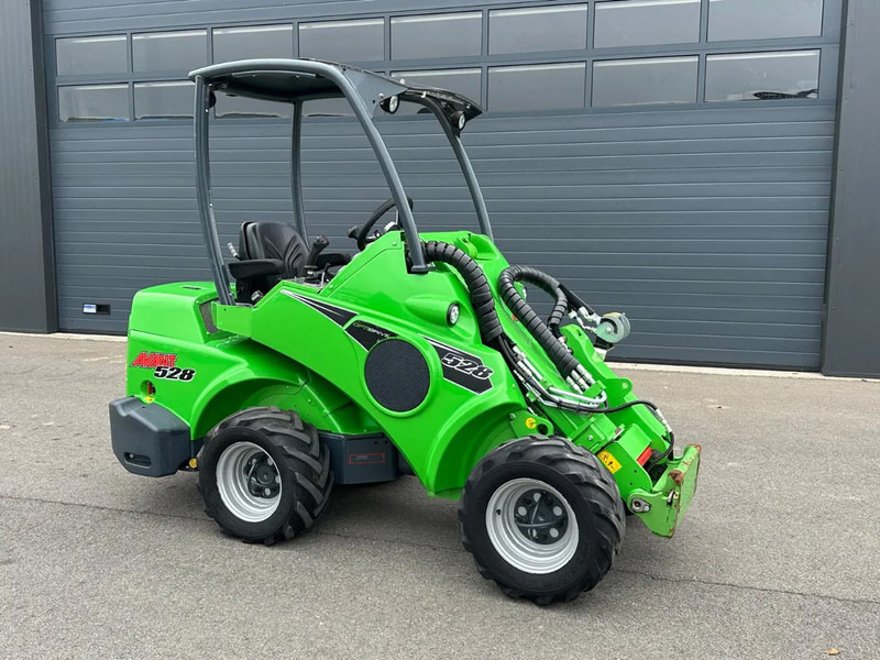 Avant 528 mini-shovel - اللودر المجنزر صغير: صورة 1 Avant 528 mini-shovel - اللودر المجنزر صغير: صورة 1