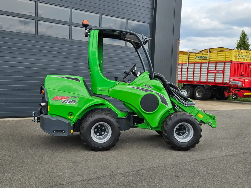 Avant 755i TDL+ mini-shovel - اللودر المجنزر صغير: صورة 3 Avant 755i TDL+ mini-shovel - اللودر المجنزر صغير: صورة 3