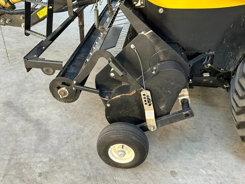 حصادة New Holland Roll baler 125: صورة 8