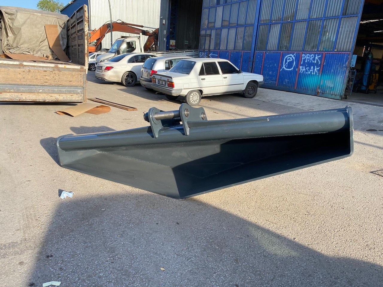 Komatsu PC200 - بكت حفار - آلات البناء: صورة 1 Komatsu PC200 - بكت حفار - آلات البناء: صورة 1