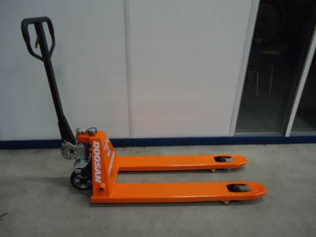 Doosan Pallettruck - شاحنة باليت: صورة 1 Doosan Pallettruck - شاحنة باليت: صورة 1