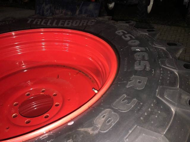 Trelleborg 650/65 R38 + 540/65 R28 TM800 - الإطارات والجنوط - الآلات الزراعية: صورة 4 Trelleborg 650/65 R38 + 540/65 R28 TM800 - الإطارات والجنوط - الآلات الزراعية: صورة 4