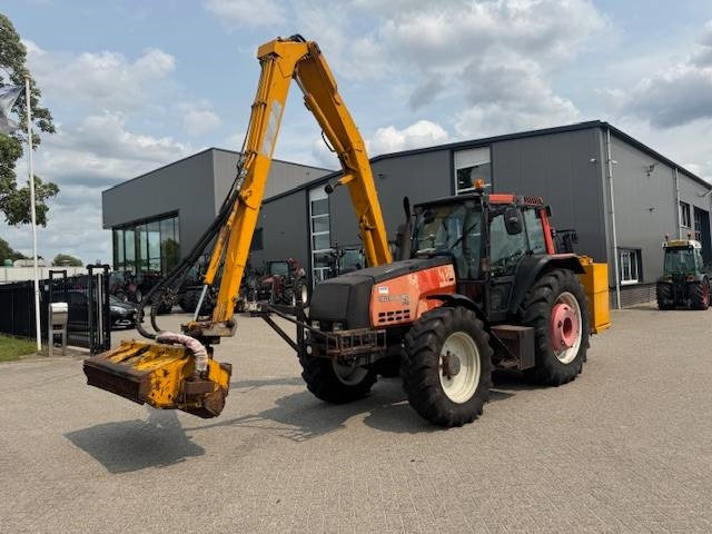 Valtra 8150 hitech met Bos maaiarm met klepelmaaier - جرار: صورة 3 Valtra 8150 hitech met Bos maaiarm met klepelmaaier - جرار: صورة 3