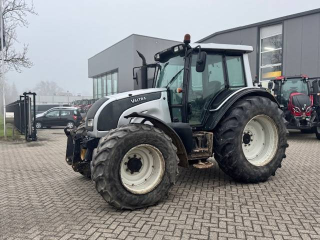 جرار Valtra N141 hitech, Fronthef, Frontpto: صورة 9