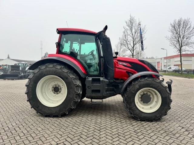 Valtra T144 Hitech - جرار: صورة 4 Valtra T144 Hitech - جرار: صورة 4