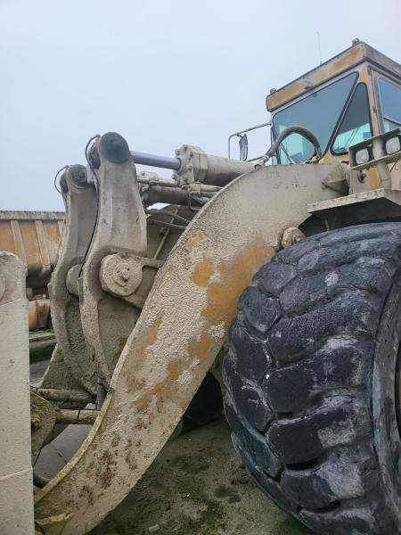 اللودر بعجل Caterpillar 988B: صورة 9