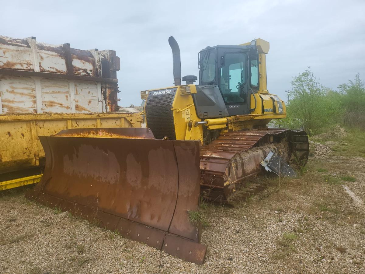 Komatsu D61PX-15 - جرافة: صورة 1 Komatsu D61PX-15 - جرافة: صورة 1