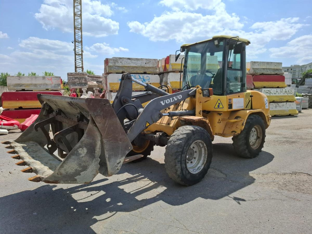 Volvo L 30 - اللودر بعجل: صورة 1 Volvo L 30 - اللودر بعجل: صورة 1