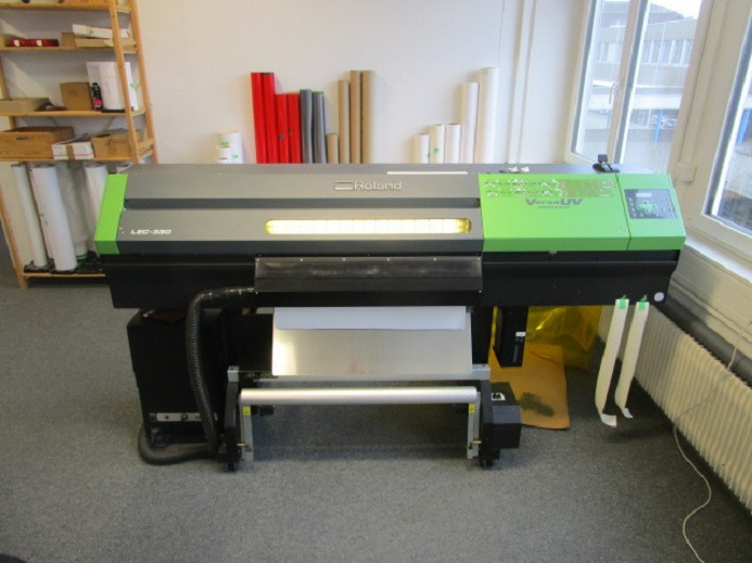 DRUCK- UND SCHNEID-MASCHINE ROLAND LEC-330 - آلة قطع الورق: صورة 1 DRUCK- UND SCHNEID-MASCHINE ROLAND LEC-330 - آلة قطع الورق: صورة 1