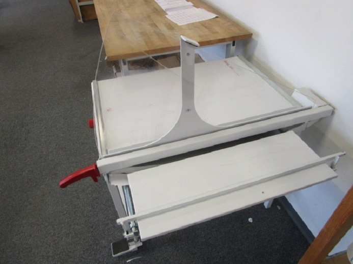 HEBELSCHNEIDER IDEAL 1080 - آلة قطع الورق: صورة 2 HEBELSCHNEIDER IDEAL 1080 - آلة قطع الورق: صورة 2