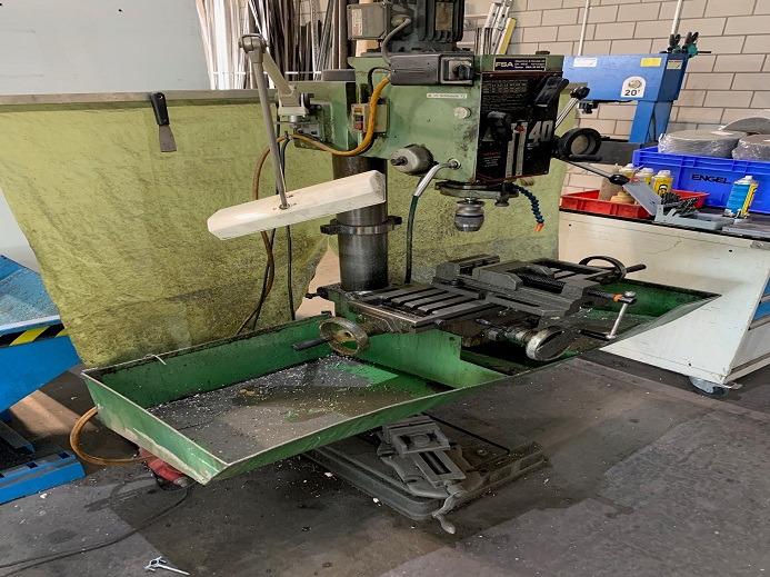 STÄNDERBOHRMASCHINE RF-40HC - آلات الطباعة: صورة 2 STÄNDERBOHRMASCHINE RF-40HC - آلات الطباعة: صورة 2