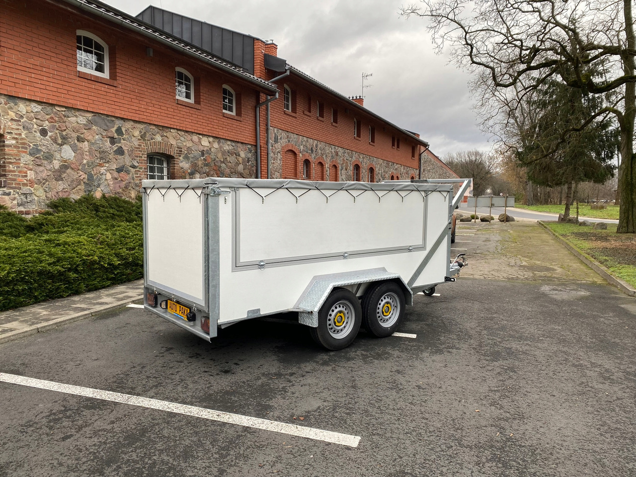 PRZYCZEPA DO PRZEWOZU ŚWIŃ / BYDŁA, DMC 2700 / TRAILER FOR TRANSPORTING PIGS / CATTLE, DMC 2700 - مقطورة نقل المواشي: صورة 2 PRZYCZEPA DO PRZEWOZU ŚWIŃ / BYDŁA, DMC 2700 / TRAILER FOR TRANSPORTING PIGS / CATTLE, DMC 2700 - مقطورة نقل المواشي: صورة 2