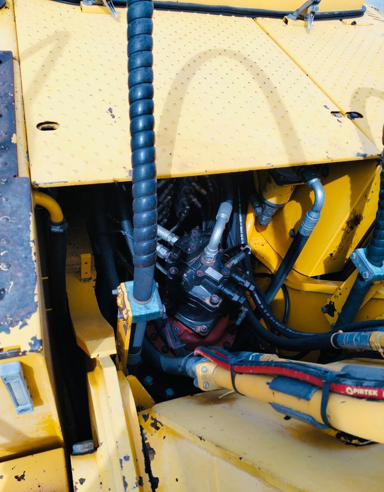 JCB JS 220 LC+ - حفار زحاف: صورة 5 JCB JS 220 LC+ - حفار زحاف: صورة 5
