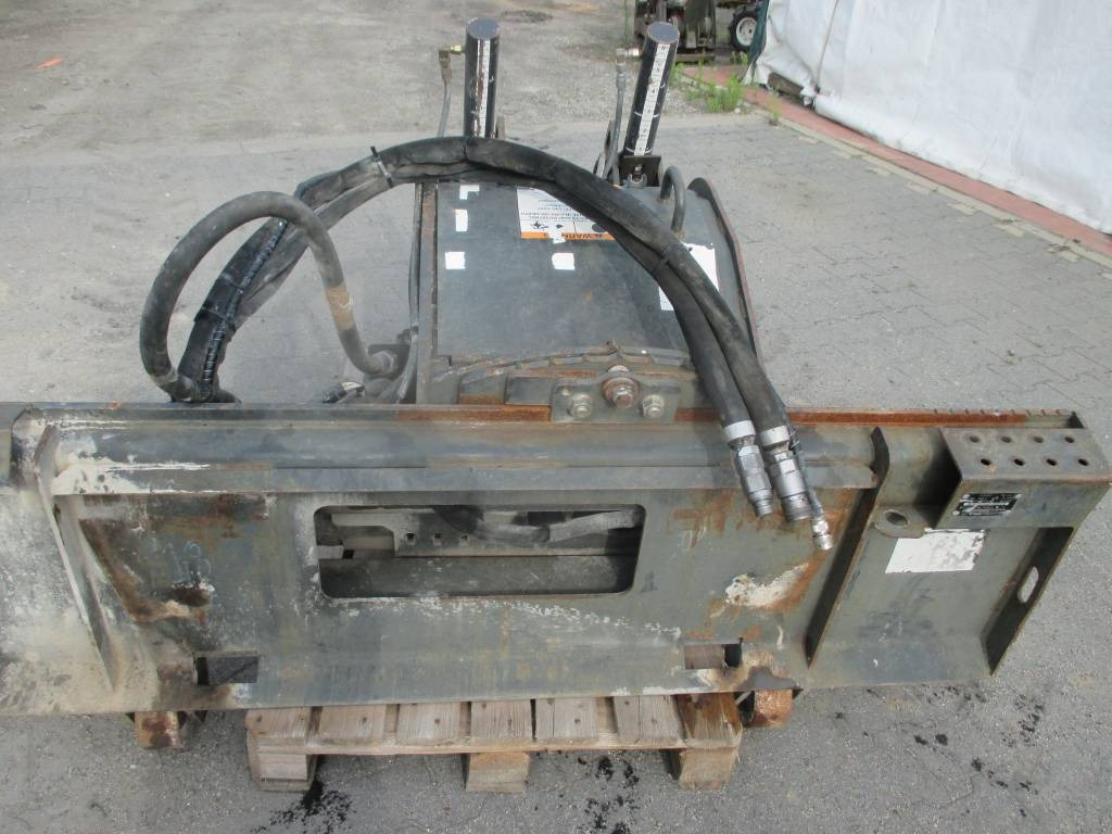 Bobcat 18 PLA - كاشطة: صورة 1 Bobcat 18 PLA - كاشطة: صورة 1