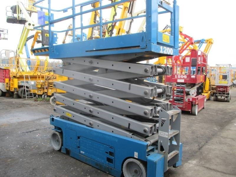 Genie GS 3232 - رافعة هيدروليكية مقصية: صورة 4 Genie GS 3232 - رافعة هيدروليكية مقصية: صورة 4