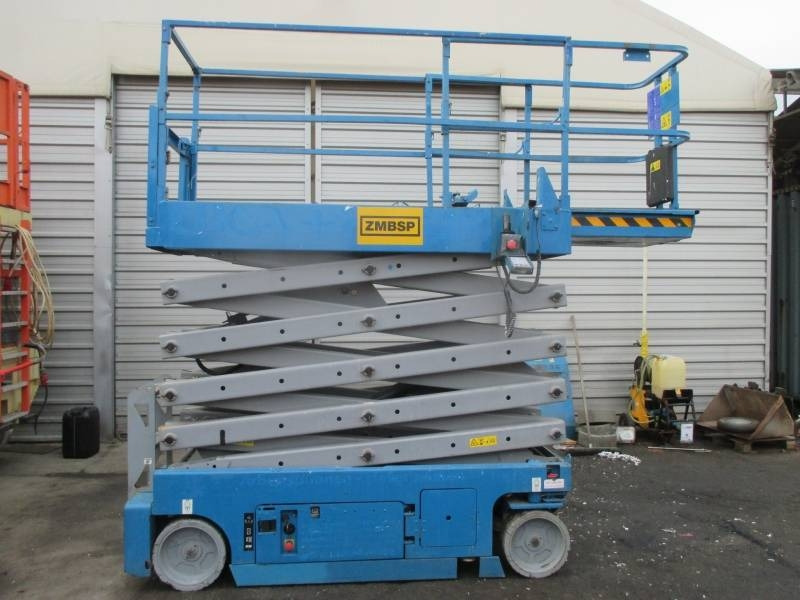 Genie GS 3232 - رافعة هيدروليكية مقصية: صورة 1 Genie GS 3232 - رافعة هيدروليكية مقصية: صورة 1