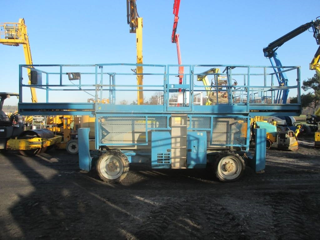 Genie GS 4390 RT - رافعة هيدروليكية مقصية: صورة 2 Genie GS 4390 RT - رافعة هيدروليكية مقصية: صورة 2