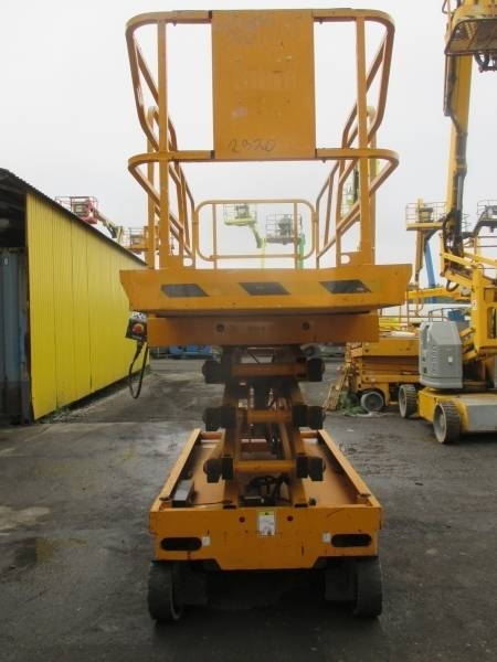 Haulotte Compact 10 - رافعة هيدروليكية مقصية: صورة 3 Haulotte Compact 10 - رافعة هيدروليكية مقصية: صورة 3