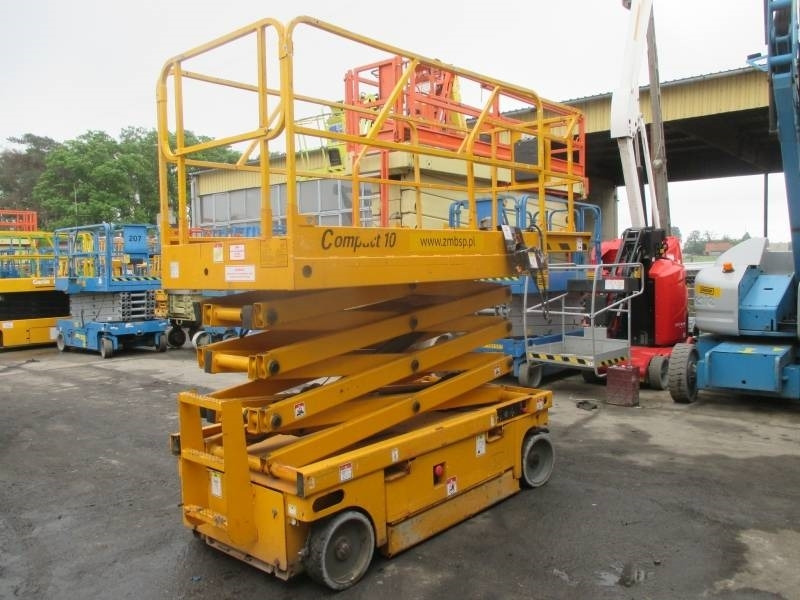 Haulotte Compact 10 - رافعة هيدروليكية مقصية: صورة 3 Haulotte Compact 10 - رافعة هيدروليكية مقصية: صورة 3