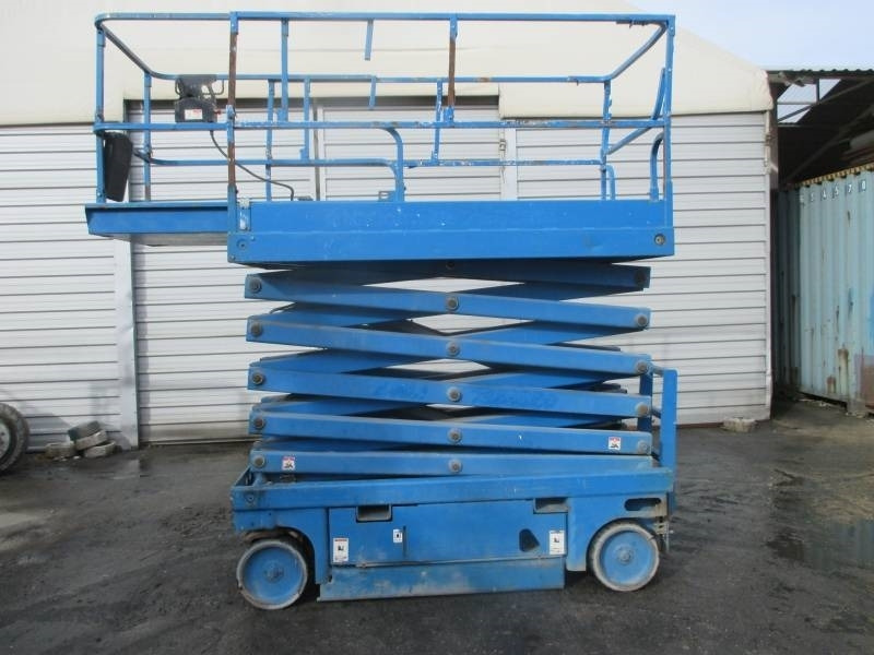 Haulotte Compact 14 - رافعة هيدروليكية مقصية: صورة 1 Haulotte Compact 14 - رافعة هيدروليكية مقصية: صورة 1