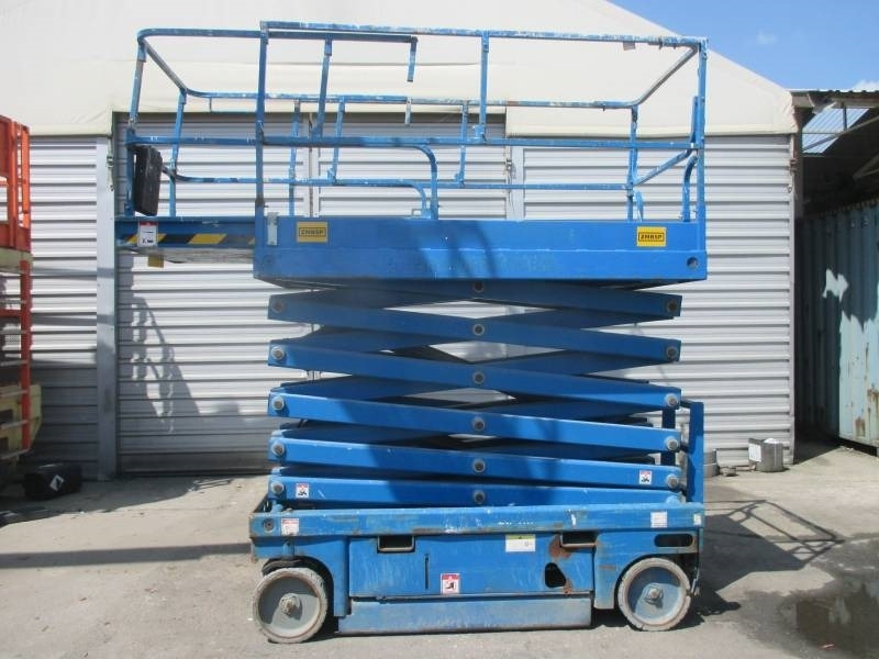 Haulotte Compact 14 - رافعة هيدروليكية مقصية: صورة 1 Haulotte Compact 14 - رافعة هيدروليكية مقصية: صورة 1